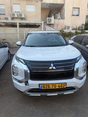 מיצובישי אאוטלנדר