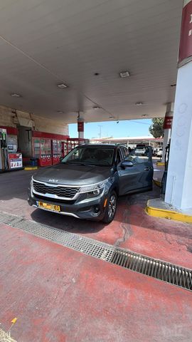 קיה סלטוס