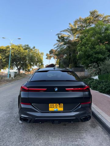 ב מ וו X6