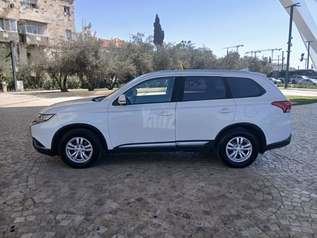 מיצובישי אאוטלנדר