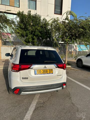 מיצובישי אאוטלנדר