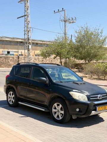 טויוטה RAV4