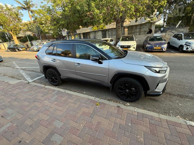 טויוטה RAV4