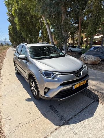 טויוטה RAV4