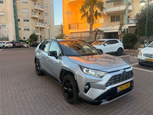 טויוטה RAV4