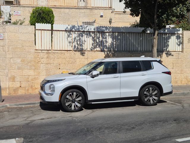 אאוטלנדר Instyle אוט׳ 2.5 (181 כ״ס)
