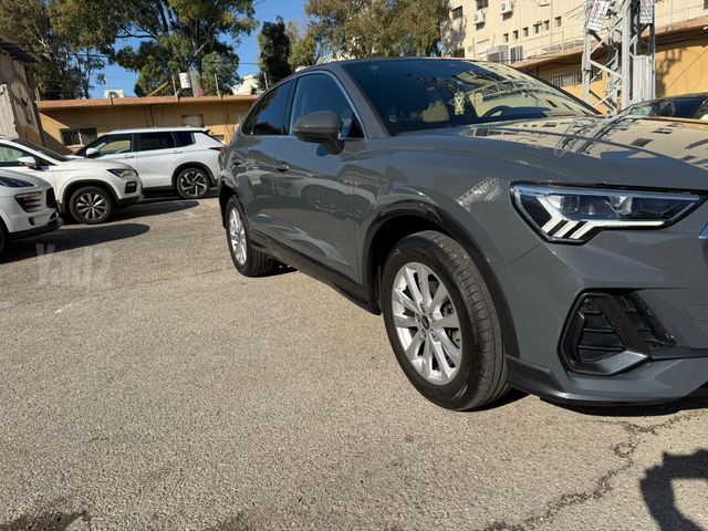 אאודי Q3