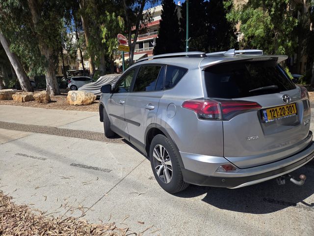 טויוטה RAV4
