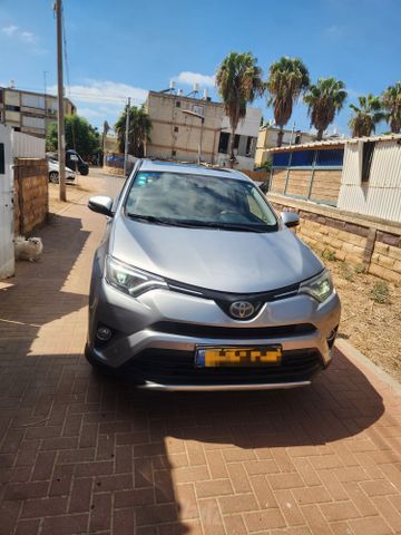 טויוטה RAV4