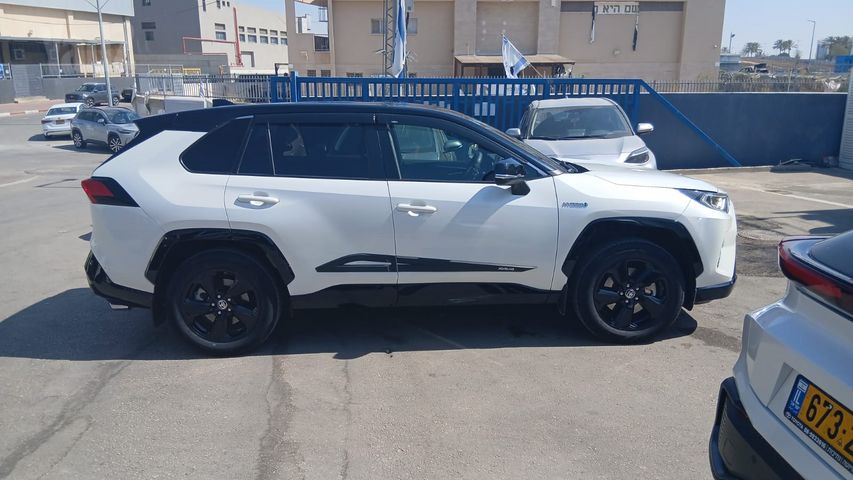 טויוטה RAV4