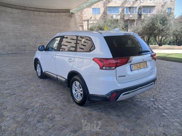מיצובישי אאוטלנדר