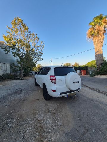 טויוטה RAV4