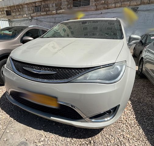 פסיפיקה Touring L אוט׳ מיניוואן / MPV 8 מק 3.6 (280 כ״ס)