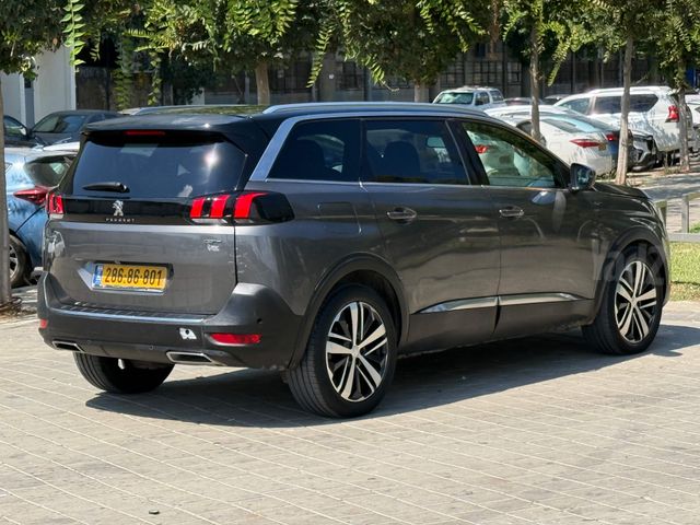 פיג'ו 5008