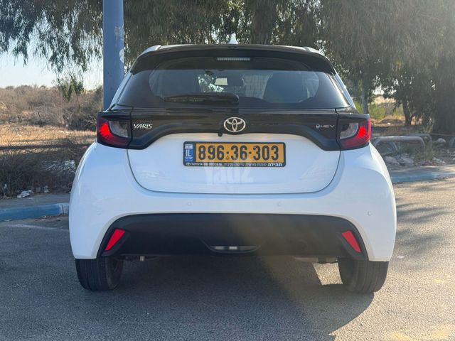טויוטה יאריס