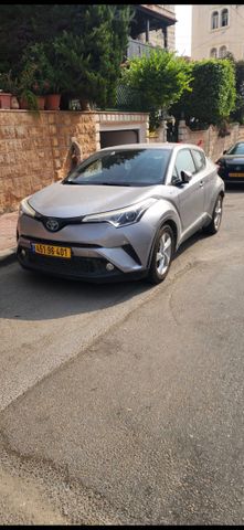 מודעת רכב טויוטה C-HR