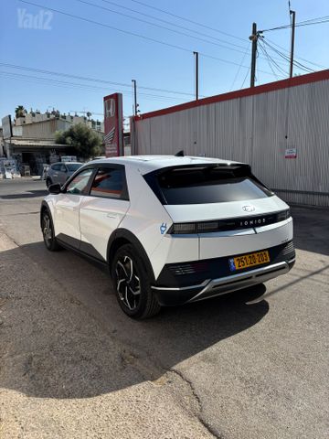 יונדאי איוניק 5