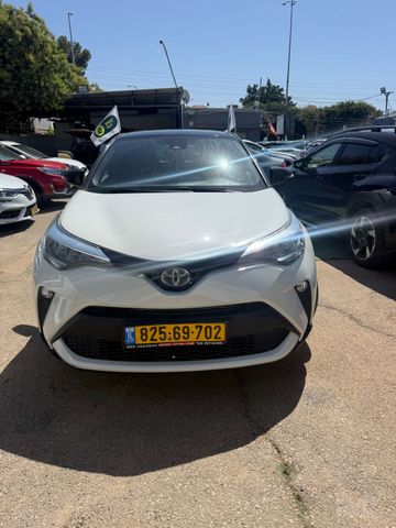 מודעת רכב טויוטה C-HR