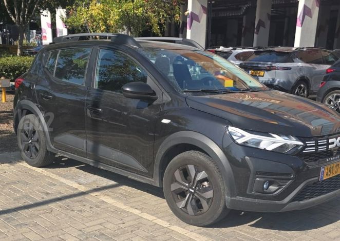 דאצ'יה סנדרו Stepway
