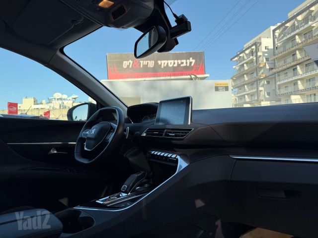 פיג'ו 3008