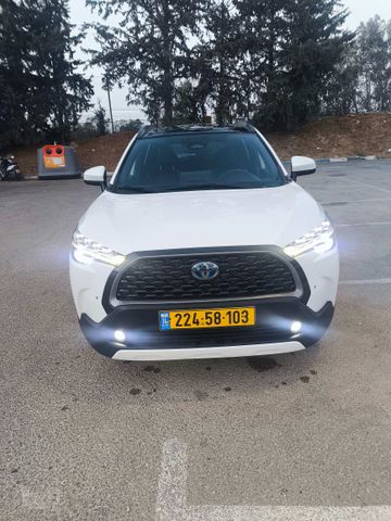 מודעת רכב טויוטה קורולה קרוס