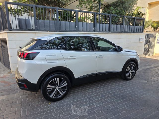 פיג'ו 3008
