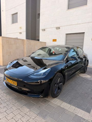 מודעת רכב טסלה מודל 3