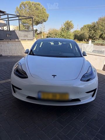 מודעת רכב טסלה מודל 3