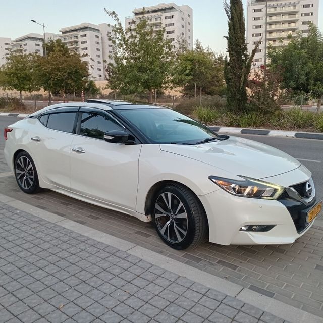 ניסאן מקסימה