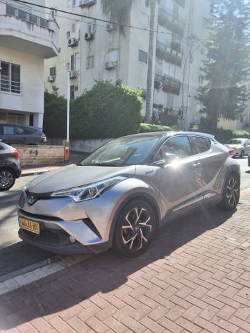 מודעת רכב טויוטה C-HR