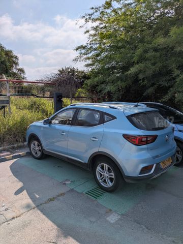 אם ג'י ZS