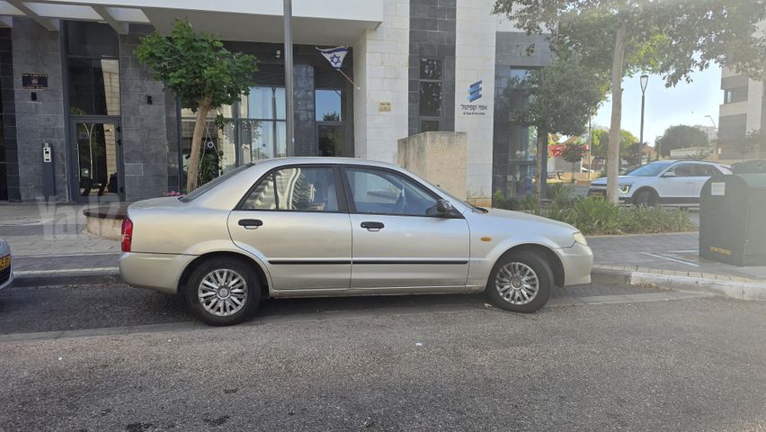 מודעת רכב מאזדה 323