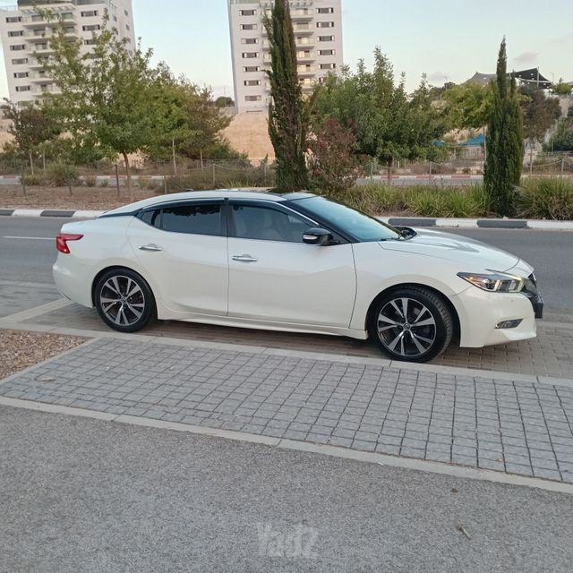 ניסאן מקסימה