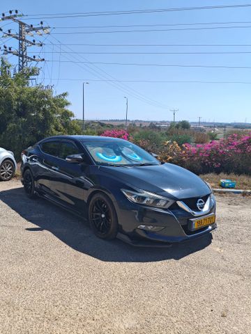 ניסאן מקסימה