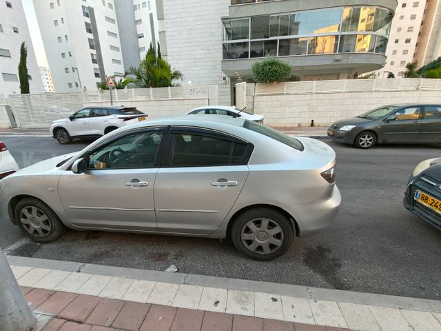 מודעת רכב מאזדה 3
