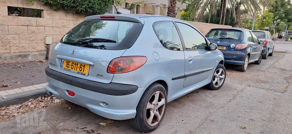 פיג'ו 206