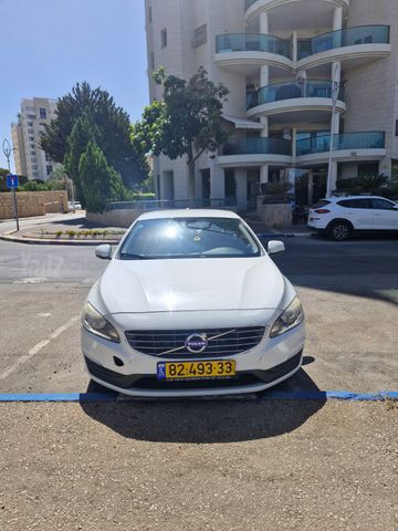 S60 Kinetic אוט׳ 2.0 (245 כ״ס)