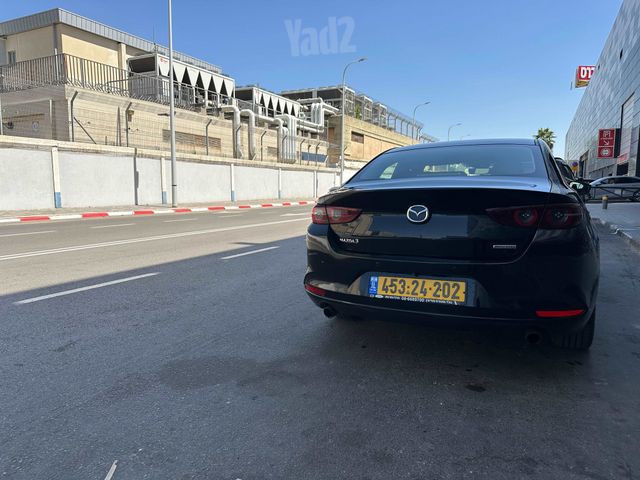 מודעת רכב מאזדה 3