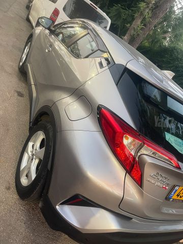 מודעת רכב טויוטה C-HR