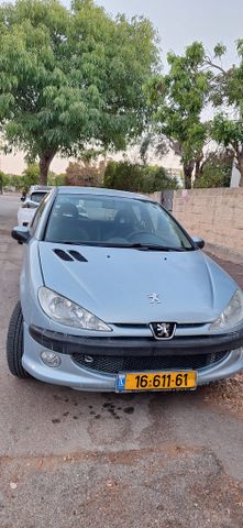 פיג'ו 206