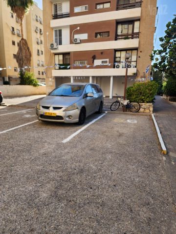 מודעת רכב מיצובישי גרנדיס