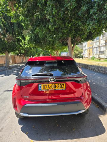 טויוטה יאריס קרוס