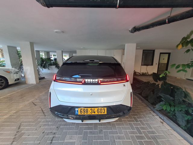 זיקר X