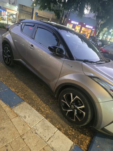 מודעת רכב טויוטה C-HR