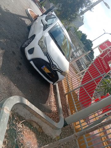 טויוטה יאריס