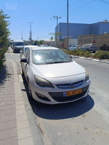 אופל אסטרה