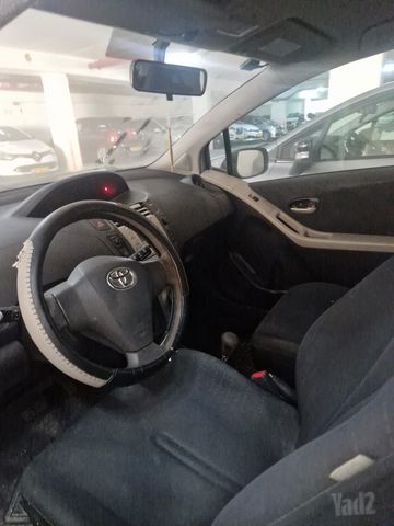 טויוטה יאריס