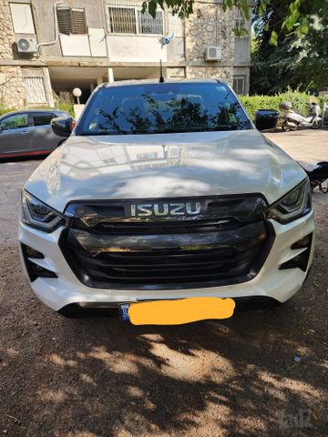 איסוזו די-מקס