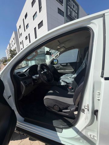 מיצובישי טרייטון / L200