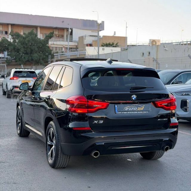 ב מ וו X3